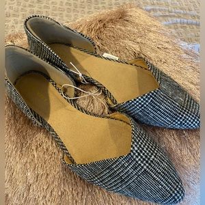 Old Navy Black and White Slip-on Shoes. New